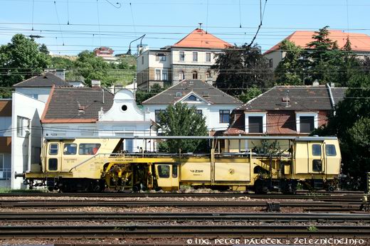 Podbíjačka Plassermatic ASPV 07-725 slúži na úpravu polohy a výšky koľaje