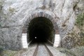po avej strane tunelovej rry je umiestnen konzola z izoltormi pre telegrafn vedenie, 27.4.2009