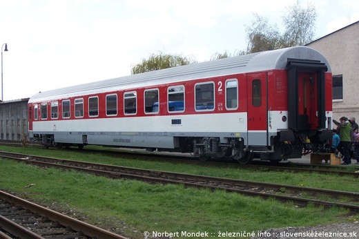 Pilštik T466.0254 na postrku vlaku do Košíc v Prešove
