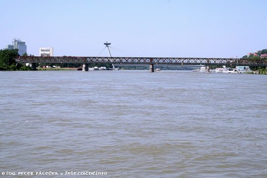 Rozoberanie Starého mosta v Bratislave