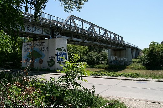 Most nad Malým Dunajom vo Vrakuni