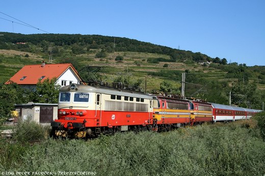 Elektrický ruše D radu 242