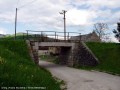 �elezni�n� bet�nov� most nad miestnou komunik�ciou, 